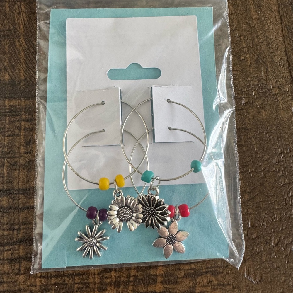 Beaded Floral Wine Glass Charms – Set of 4 - NWOT